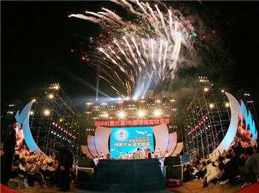 2008第九届海南岛欢乐节户外P1680平方彩幕200平方